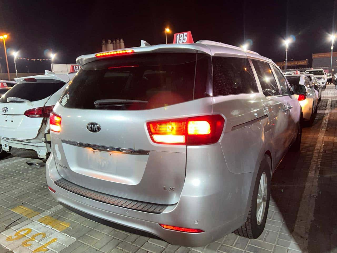 KIA SEDONA 2017 thumbnail 5