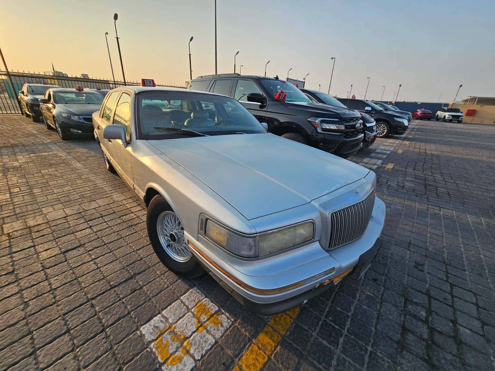 Lincoln TOWN 1995 thumbnail 1