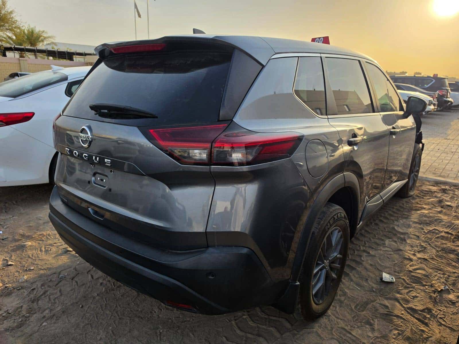 Nissan Rogue 2021 thumbnail 3