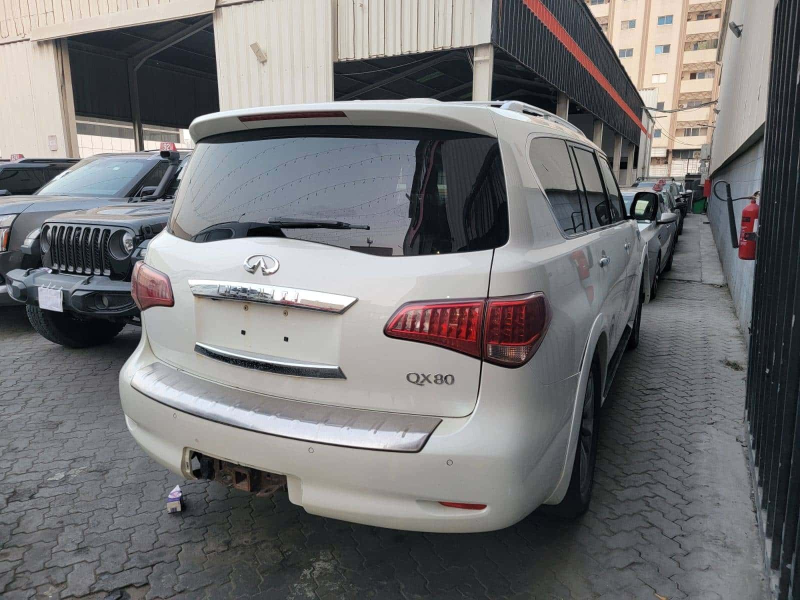 INFINITI QX80 2017 thumbnail 1