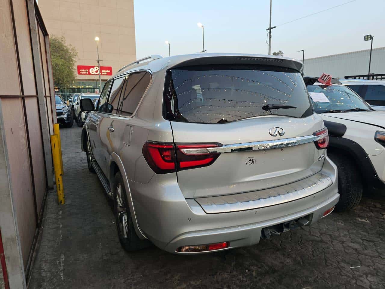 INFINITI QX80 2019 thumbnail 1