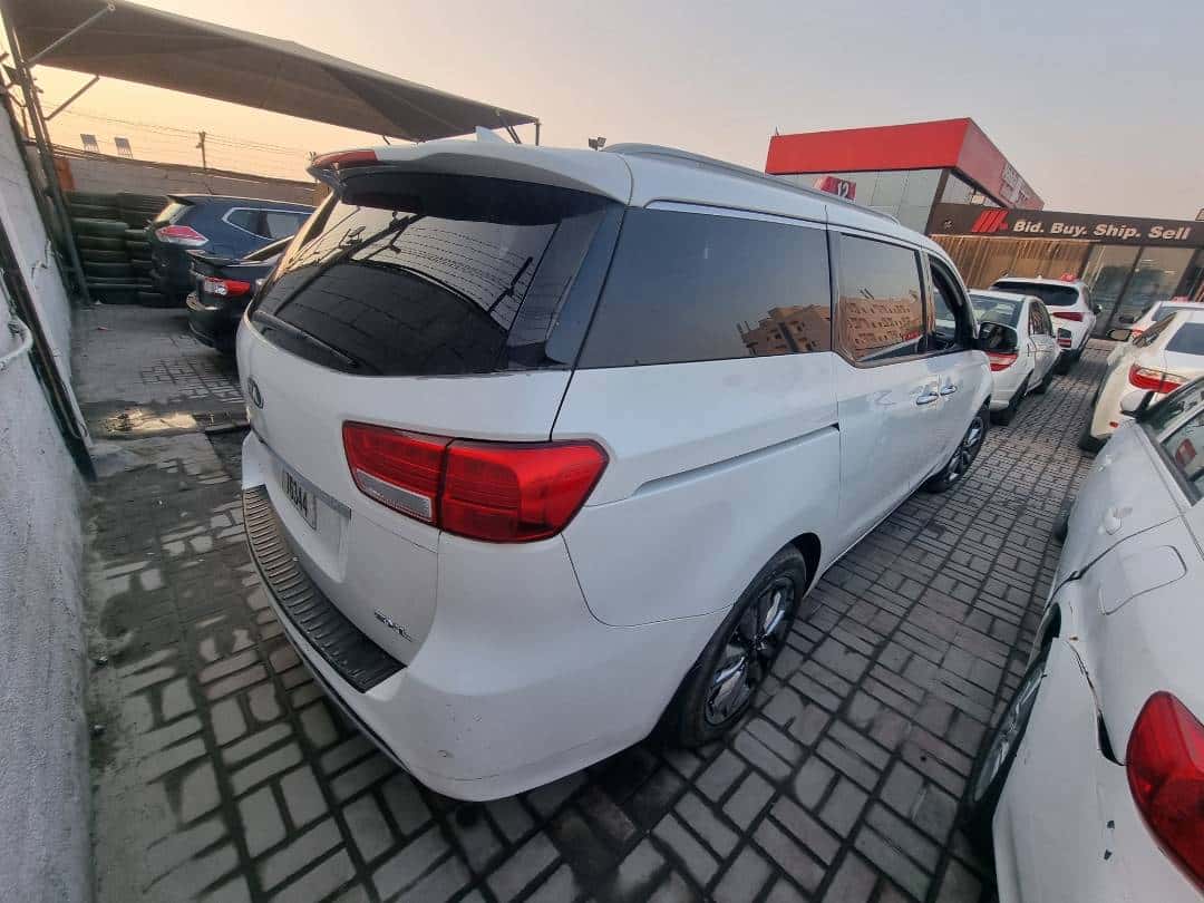 Kia Sedona 2015 thumbnail 3