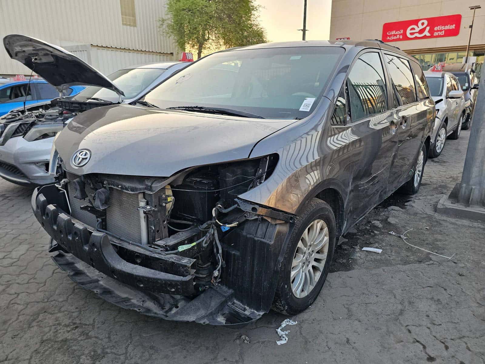 TOYOTA SIENNA 2011 thumbnail 4