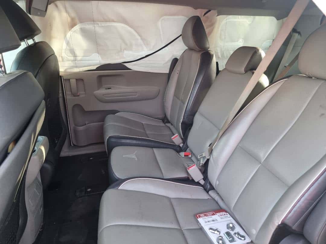 Kia Sedona 2017 thumbnail 5