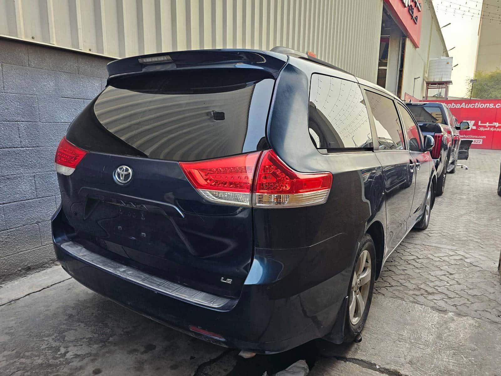Toyota Sienna 2011 thumbnail 2