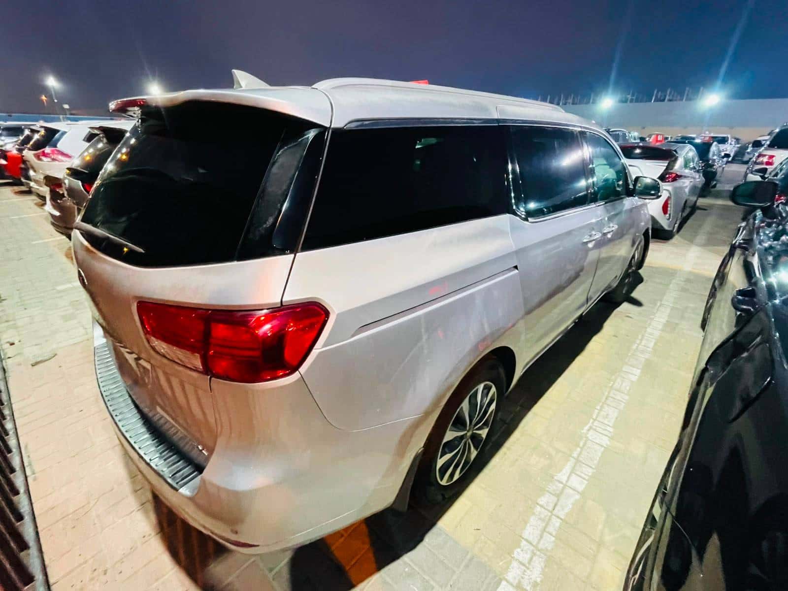 Kia Sedona 2015 thumbnail 5