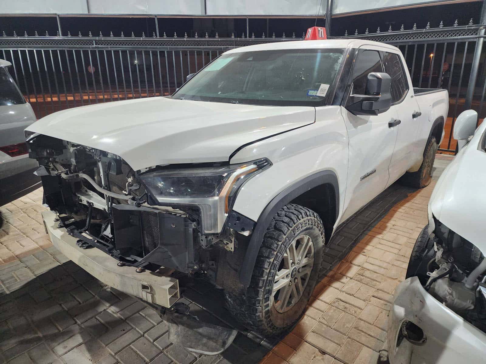 TOYOTA TUNDRA 2022 thumbnail 3