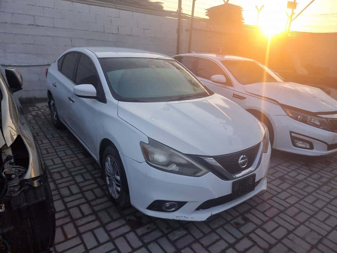 Nissan Sentra 2019 thumbnail 1