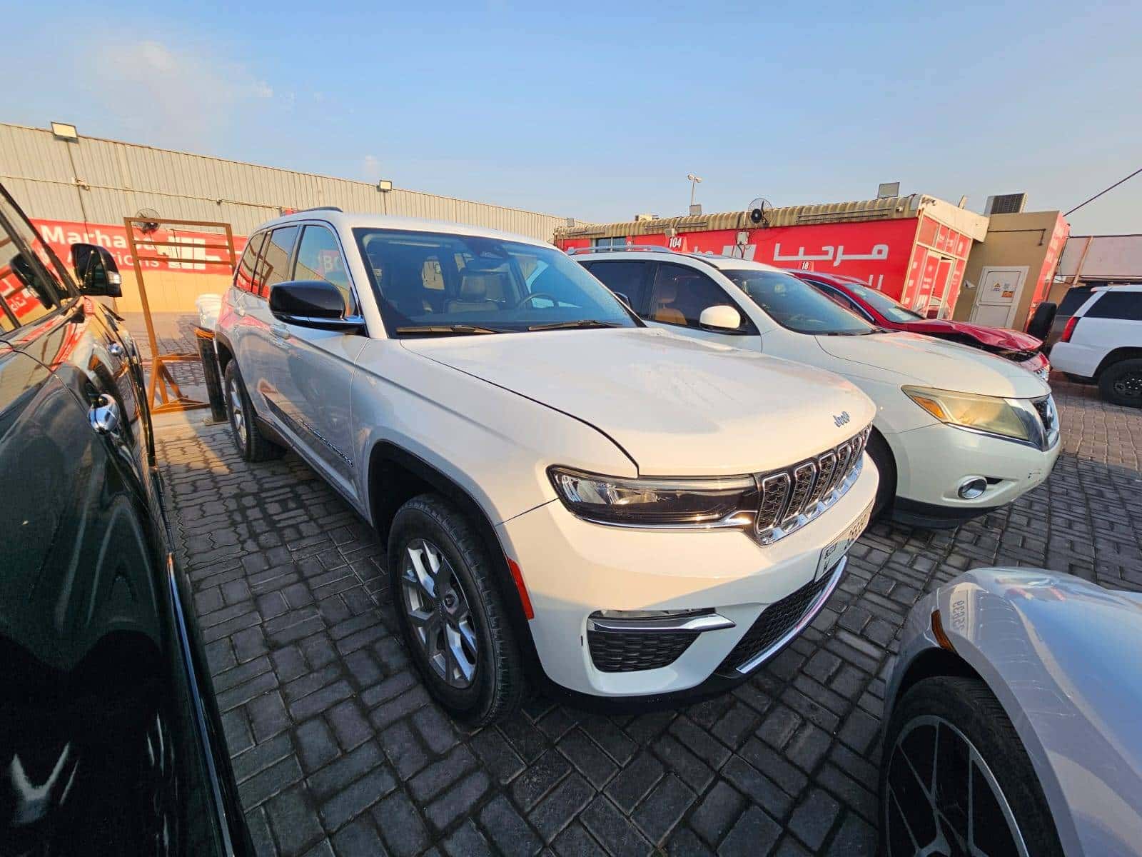 Jeep Grand Cherokee 2023 thumbnail 1