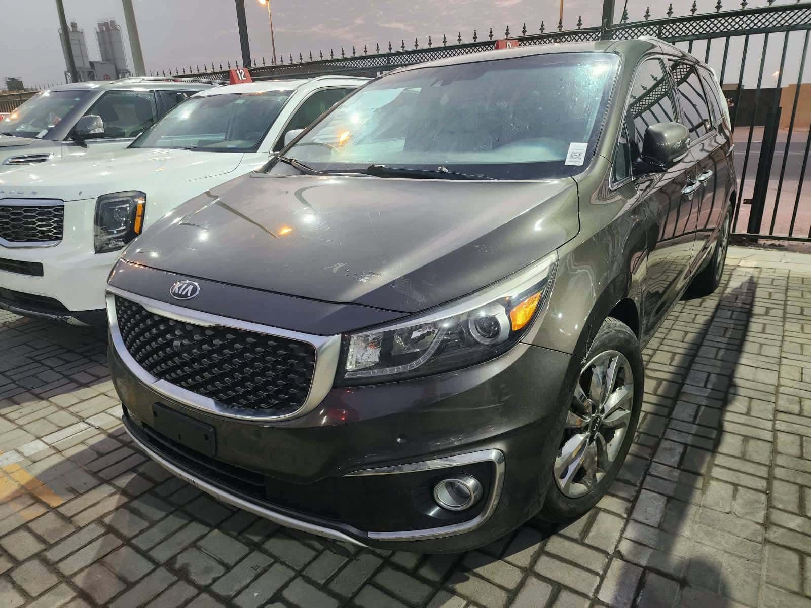 Kia Sedona 2015 thumbnail 1