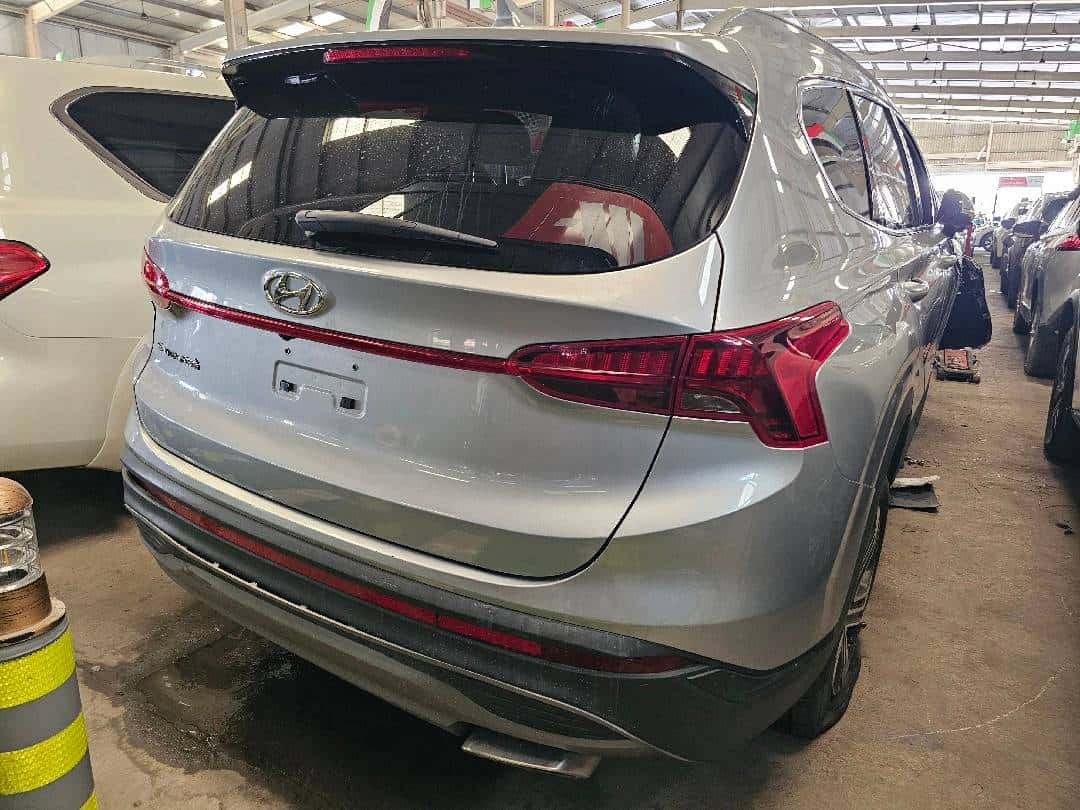 Hyundai Santa Fe 2023 thumbnail 1