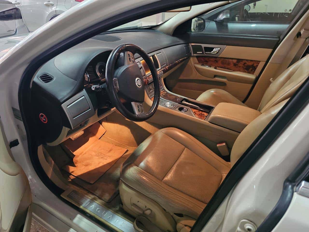 Jaguar XF 2010 thumbnail 7