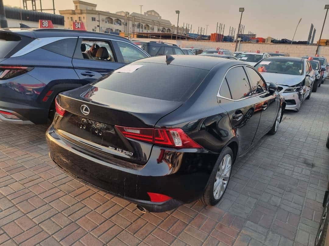 Lexus IS 250 2015 thumbnail 3
