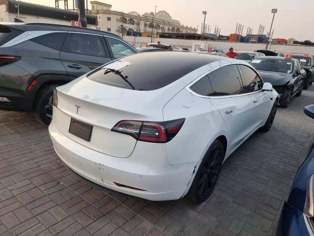 Tesla Model 3 2019 thumbnail 2