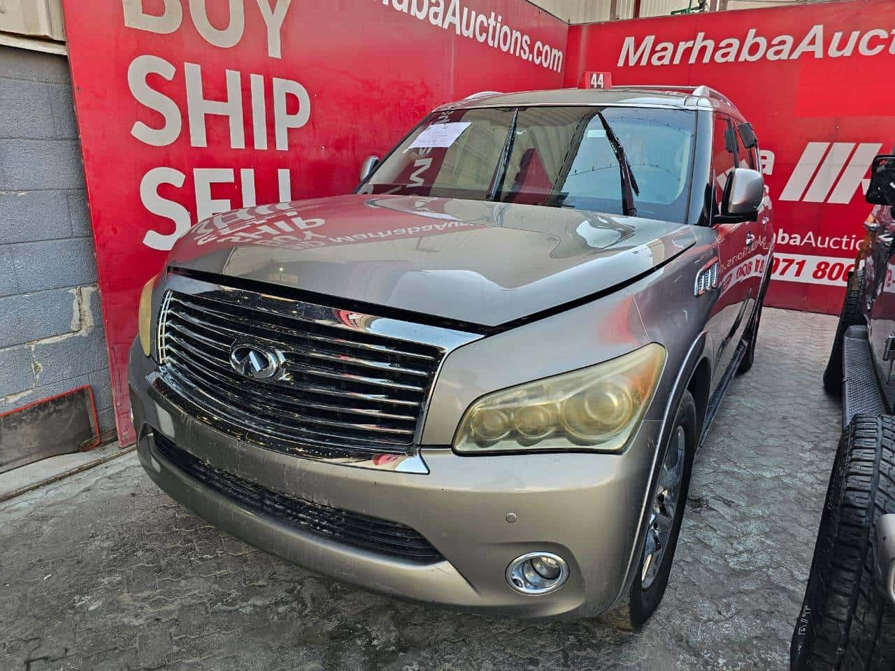INFINITI QX56 2011 thumbnail 3