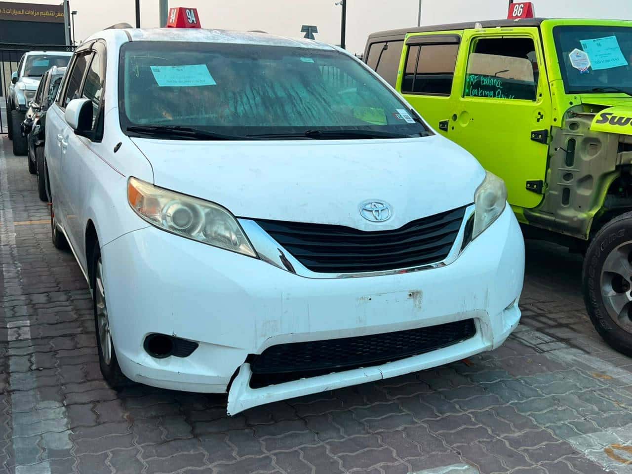 TOYOTA SIENNA 2011 thumbnail 4