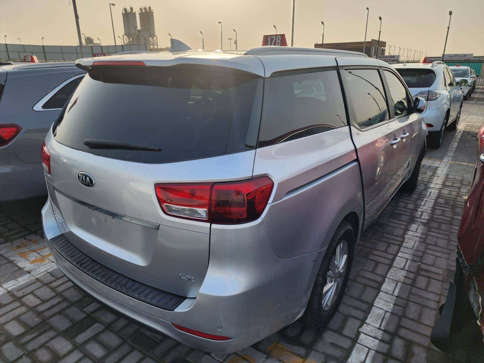 KIA SEDONA 2016 thumbnail 3