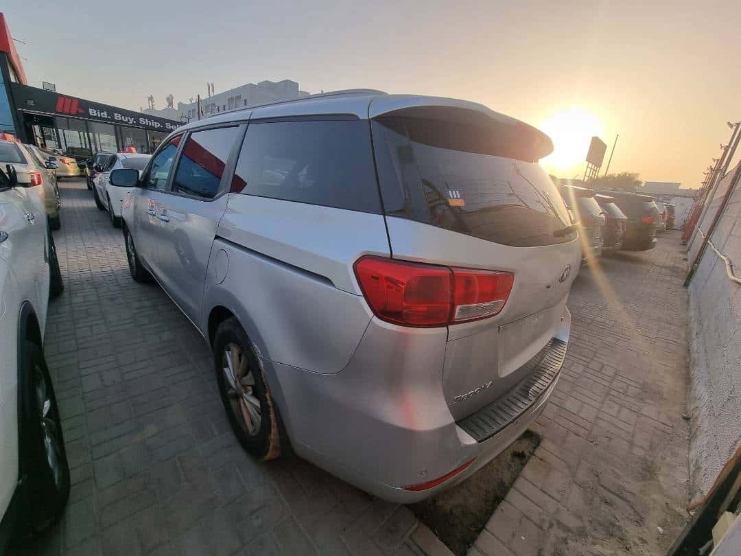 Kia Sedona 2016 thumbnail 3