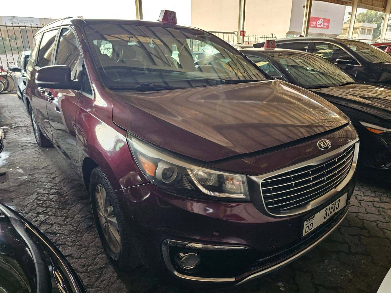 Kia Sedona 2017 thumbnail 3
