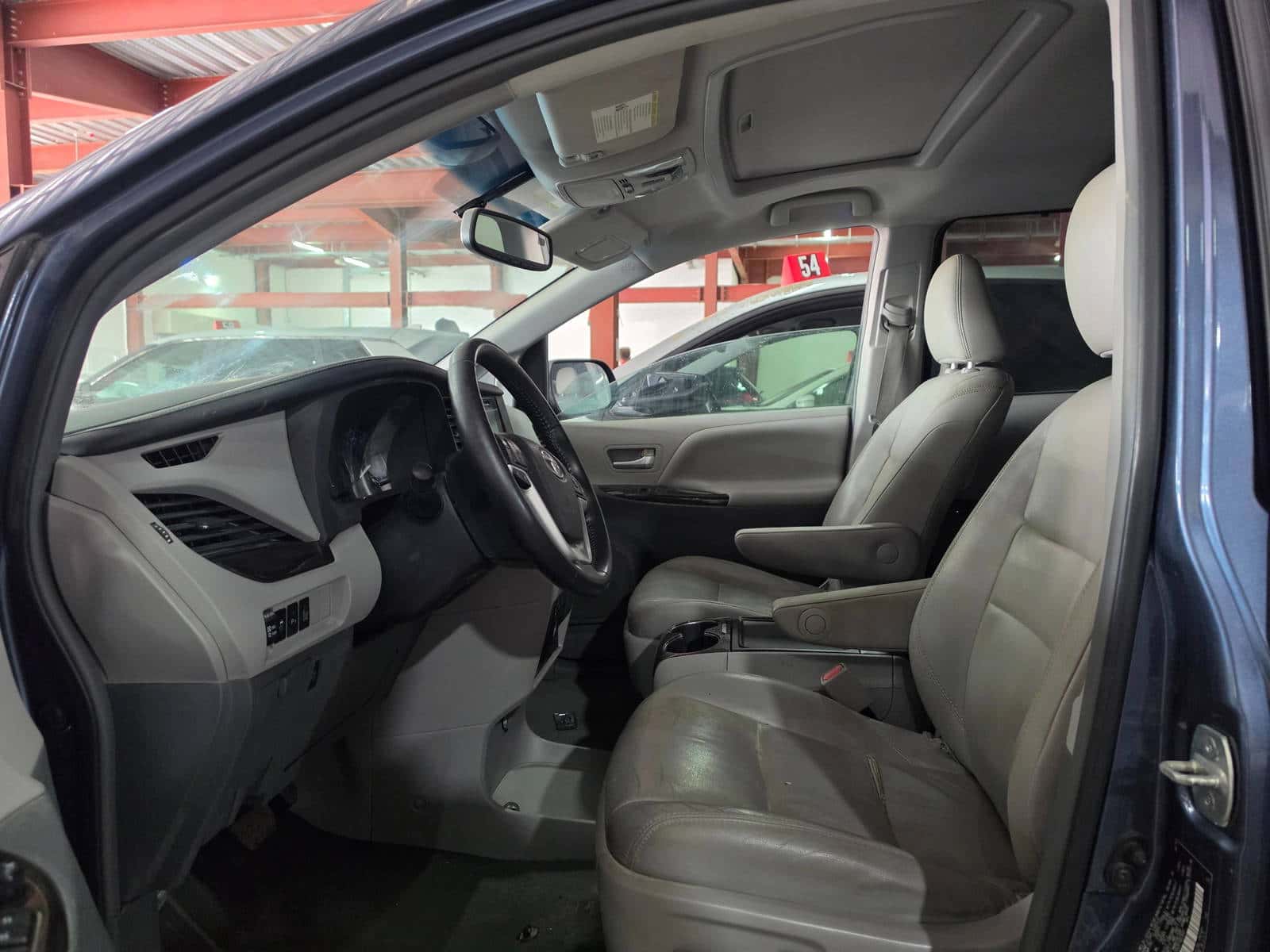 Toyota Sienna 2015 thumbnail 6