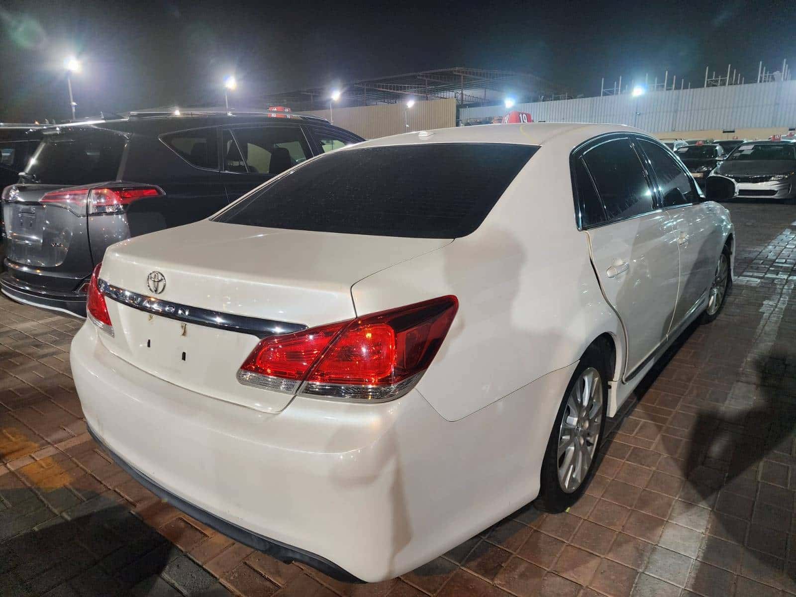 TOYOTA AVALON 2011 thumbnail 2