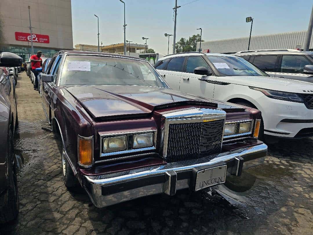 Lincoln TOWN 1988 thumbnail 1