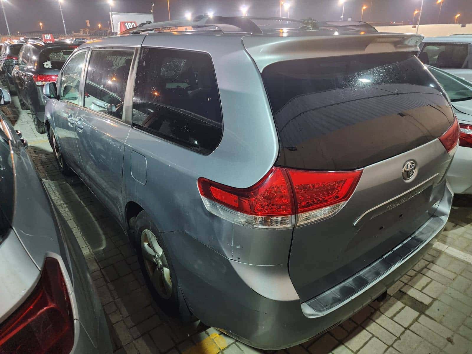 TOYOTA SIENNA 2011 thumbnail 5