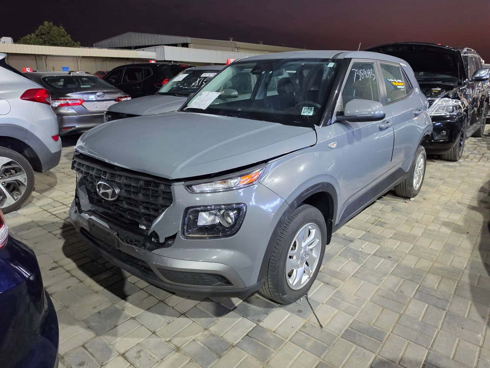 HYUNDAI VENUE SE 2023 thumbnail 2