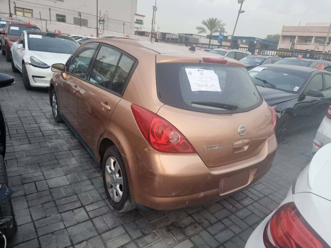 Nissan TIDA 2011 thumbnail 2