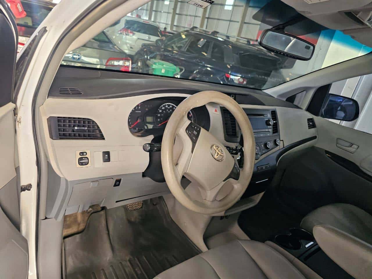 Toyota Sienna 2011 thumbnail 7