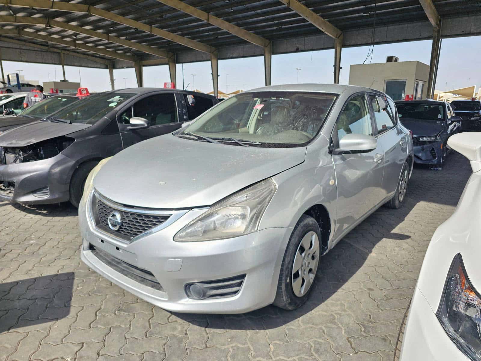 NISSAN TIDA - Exterior