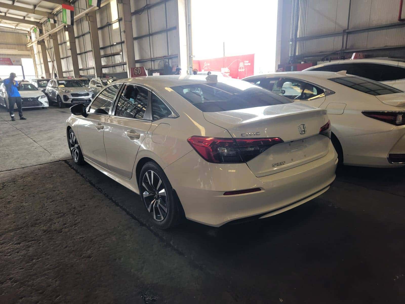 Honda Civic 2024 thumbnail 2