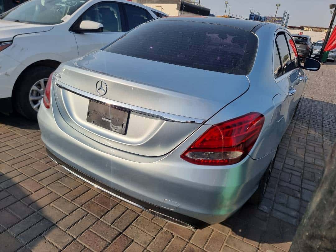 MERCEDES BENZ C300 - Exterior