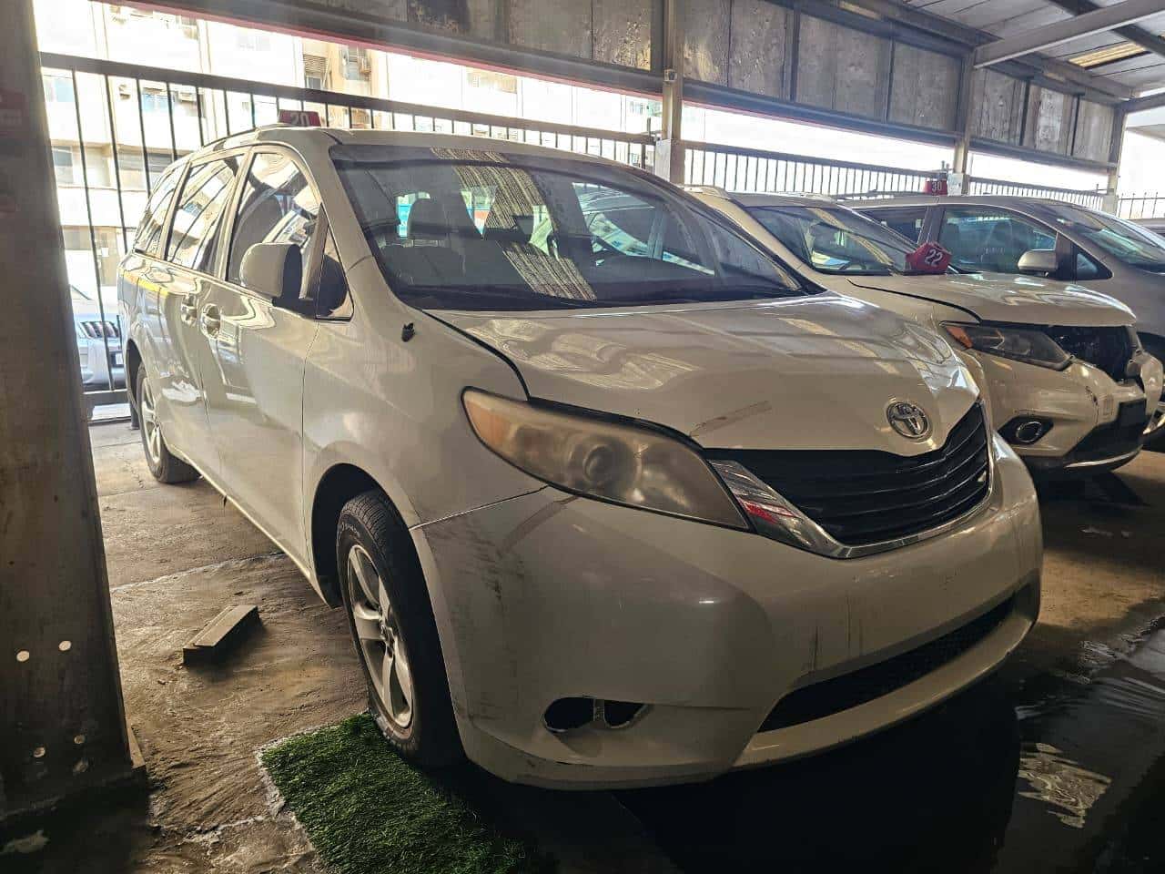 Toyota Sienna 2011 thumbnail 1