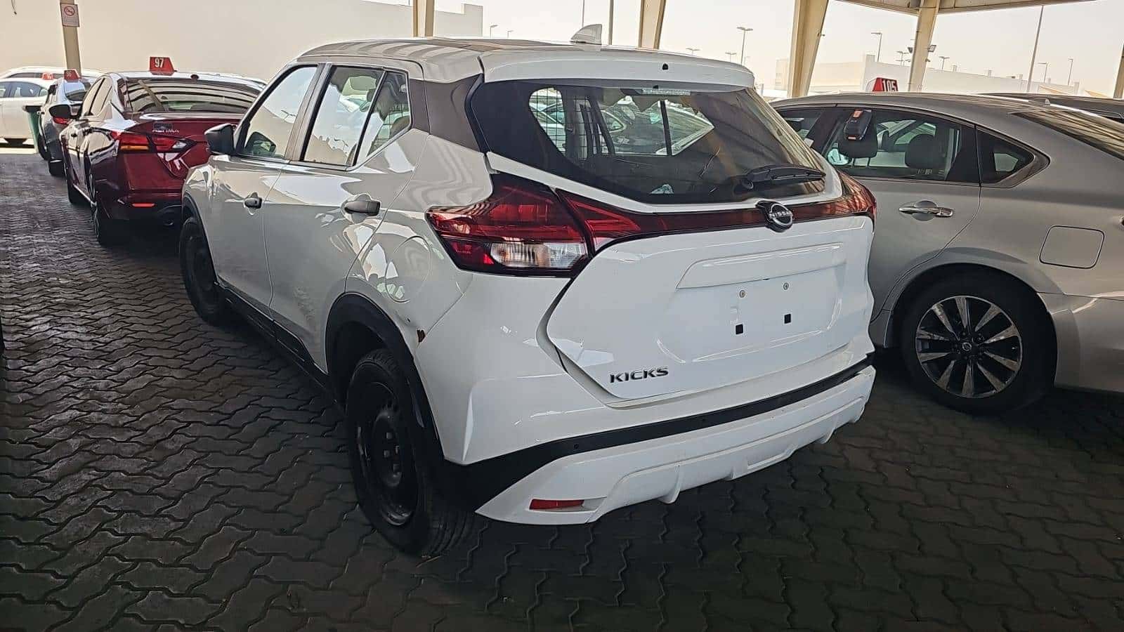 NISSAN KICKS 2023 thumbnail 1