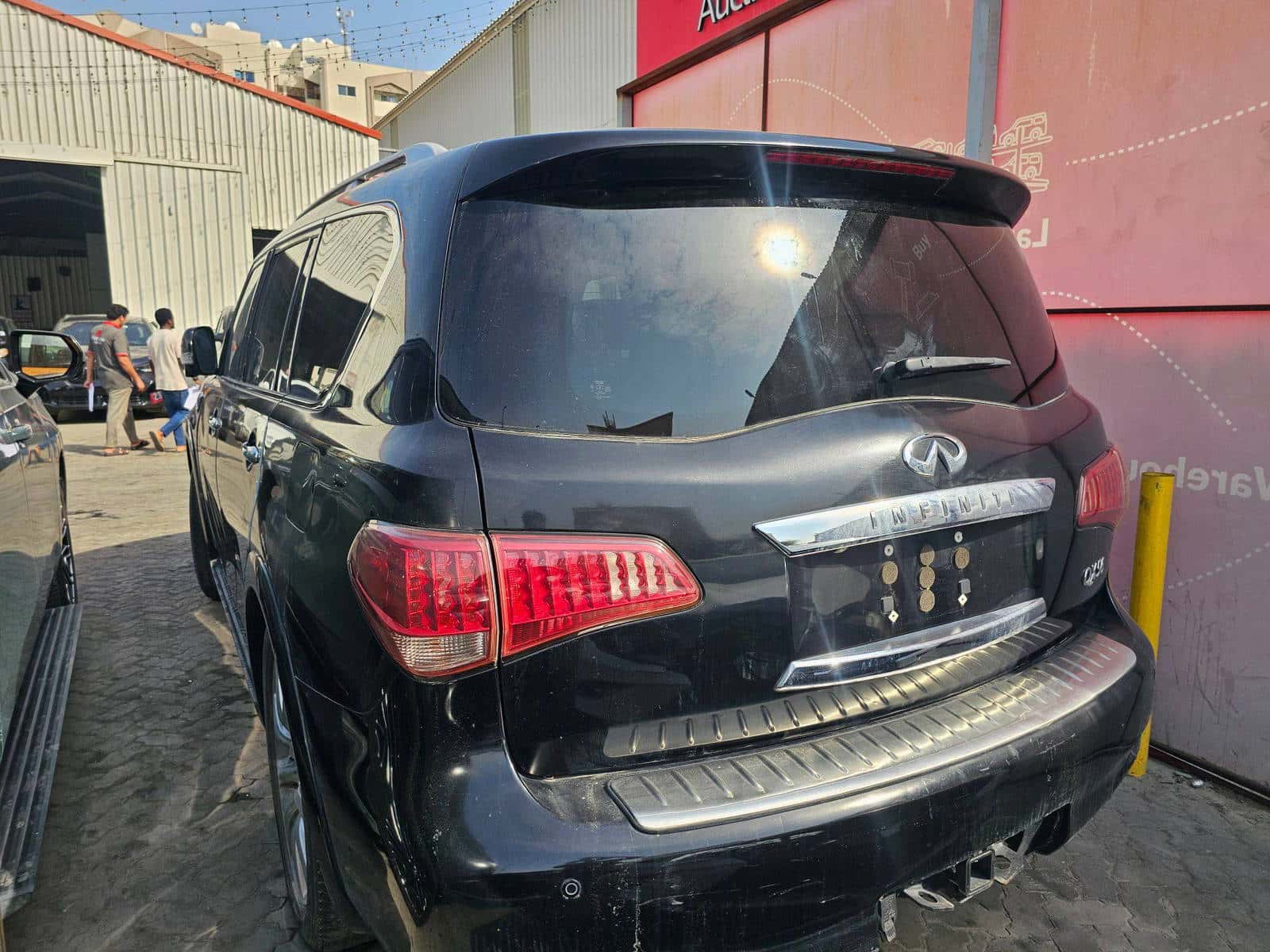 INFINITI QX56 - Exterior