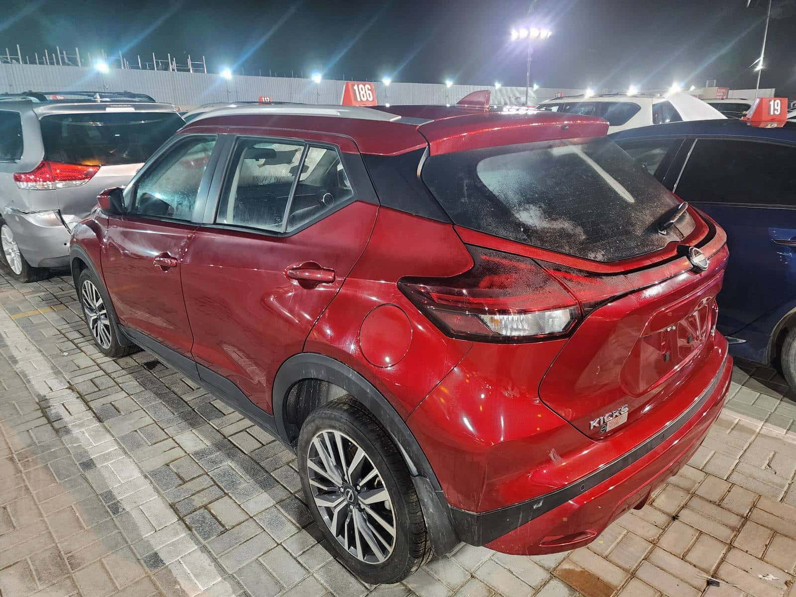 NISSAN KICKS 2023 thumbnail 2
