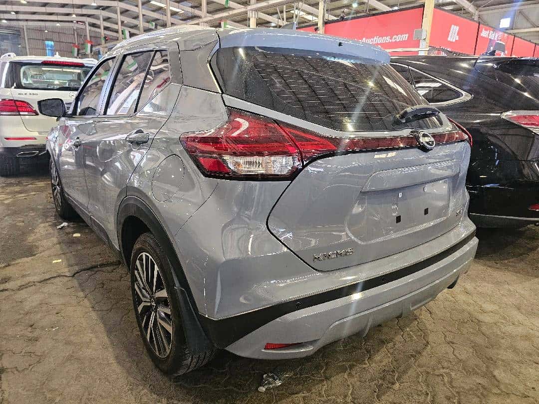 NISSAN KICKS 2023 thumbnail 1