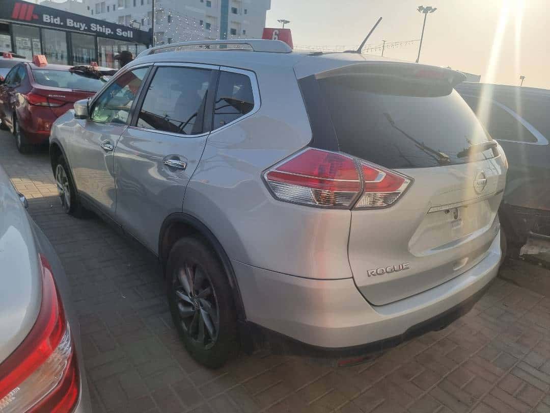 Nissan Rogue 2015 thumbnail 3
