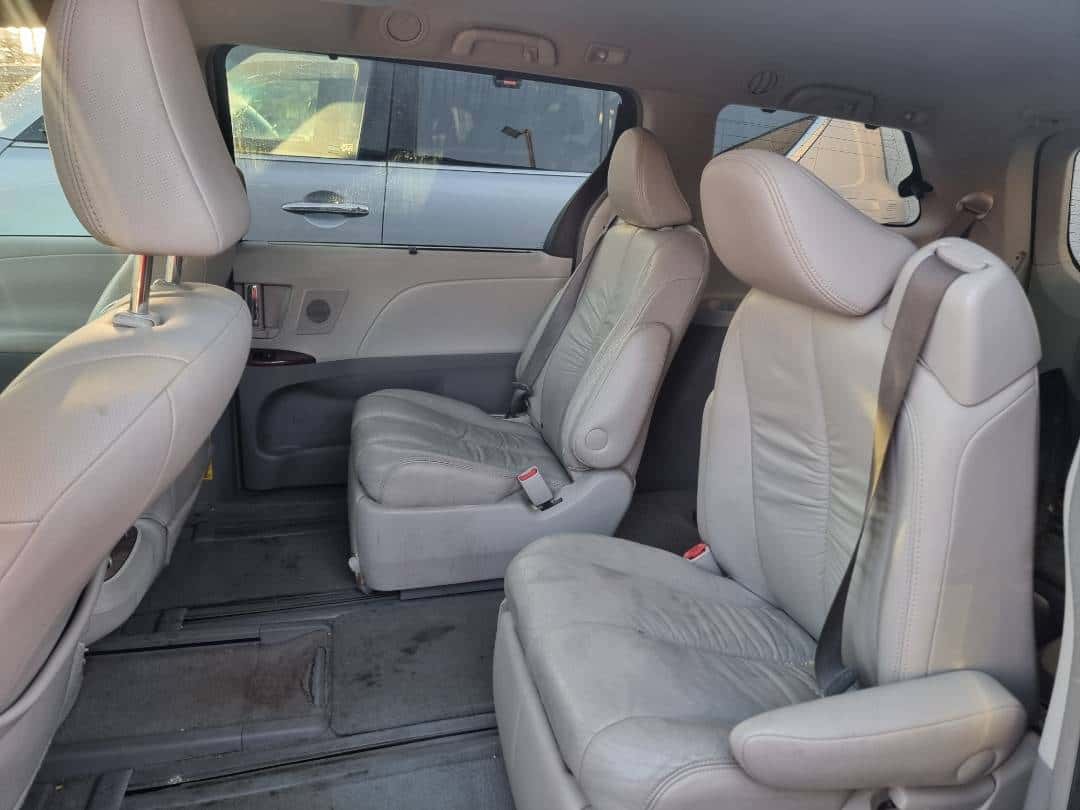 TOYOTA SIENNA 2011 thumbnail 5