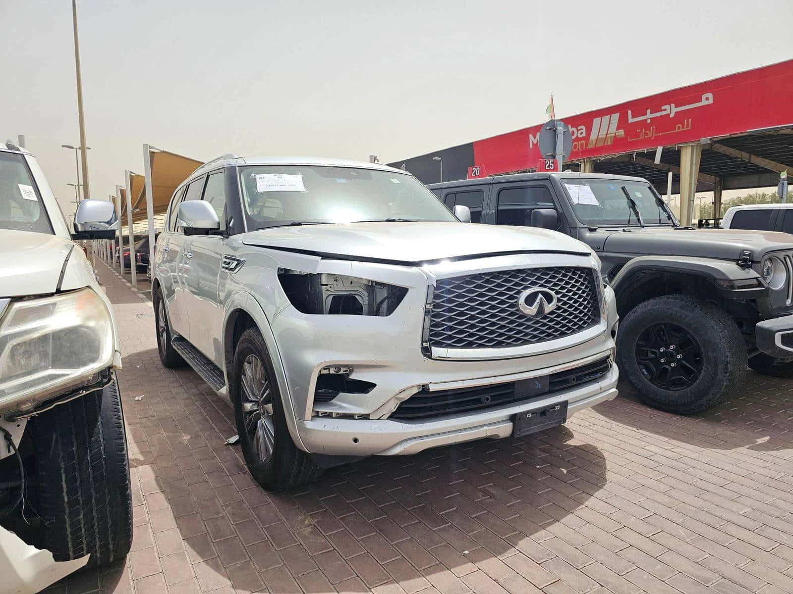 INFINITI QX80 2019 thumbnail 4