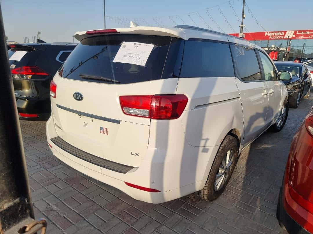 Kia Sedona 2017 thumbnail 3