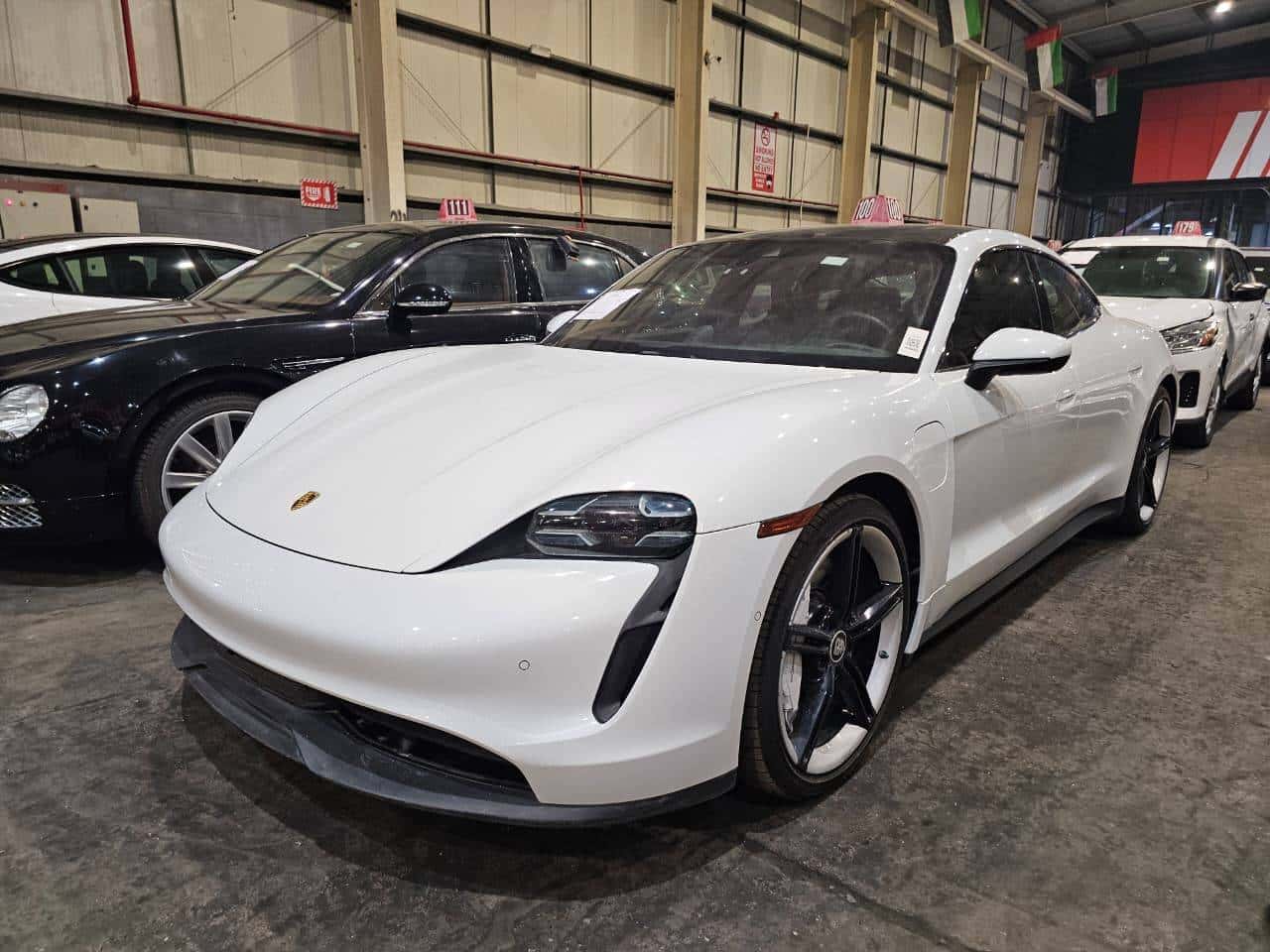 Porsche Taycan 2020 thumbnail 1