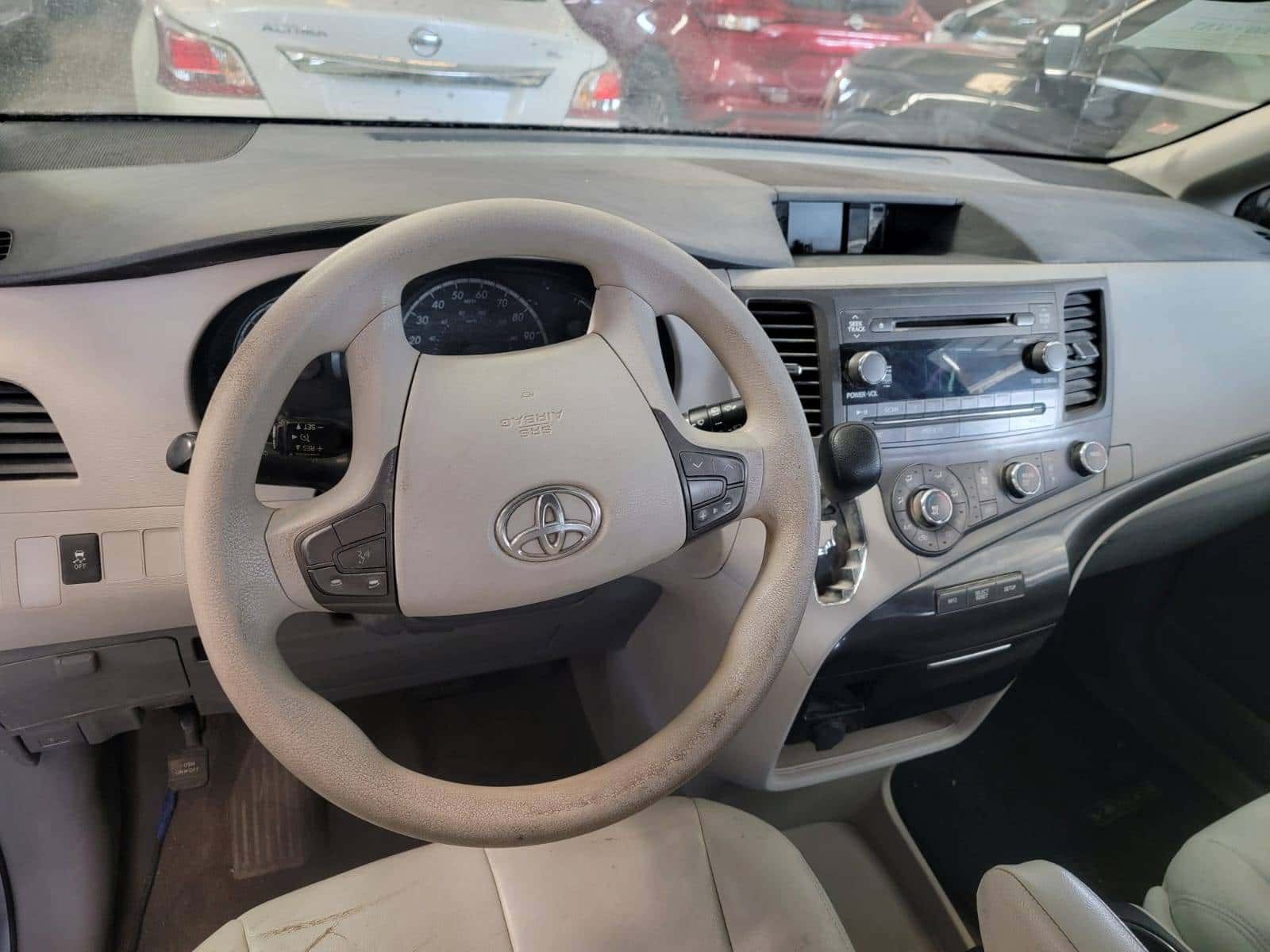 Toyota Sienna 2011 thumbnail 7