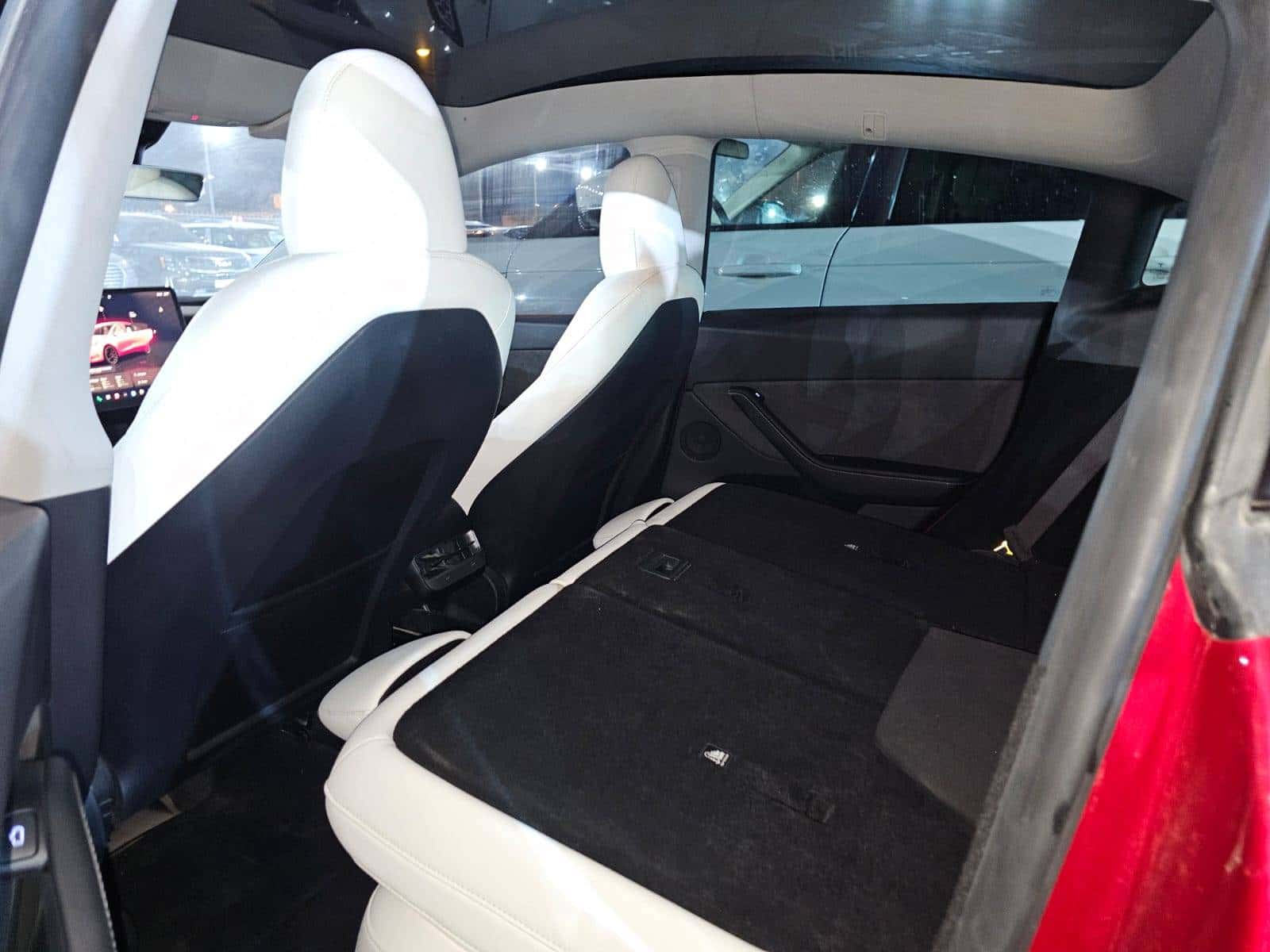 Tesla Model Y 2024 thumbnail 4