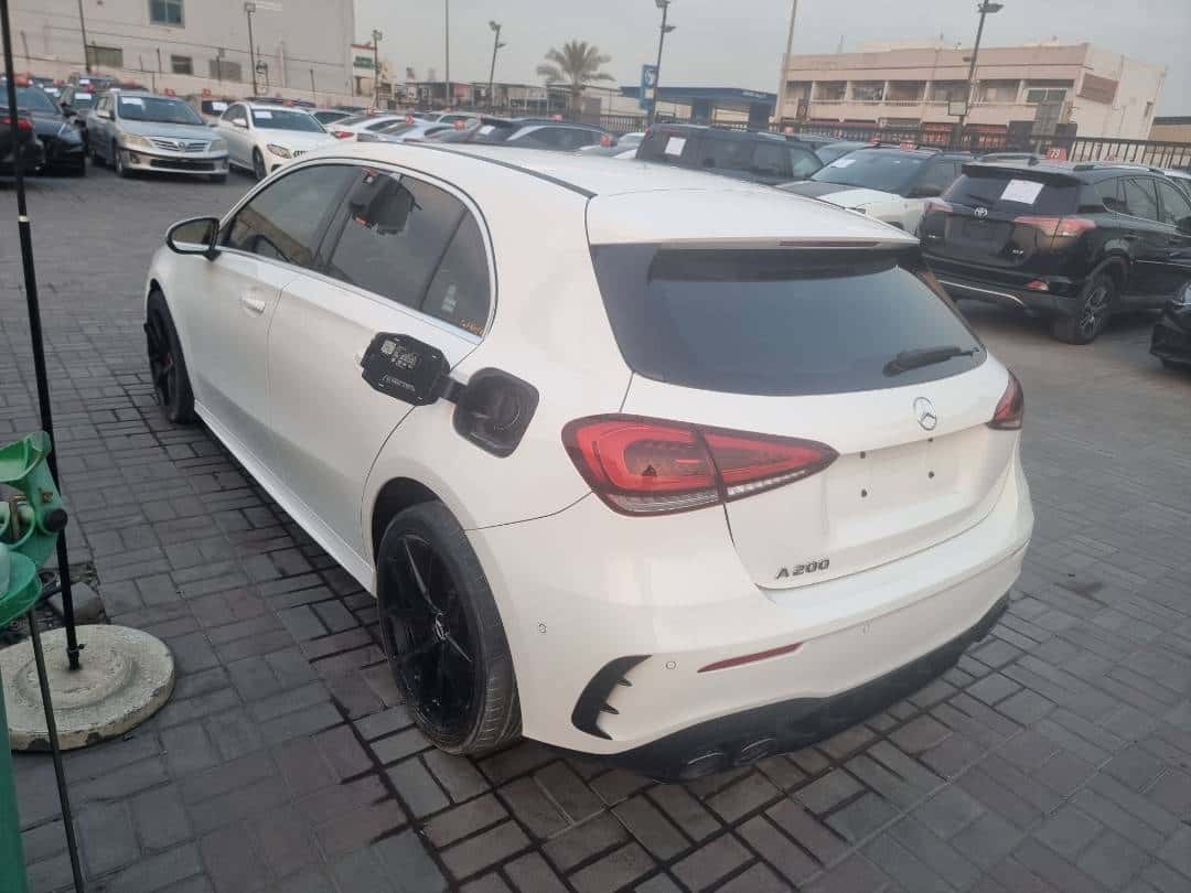 MERCEDES BENZ A200 2018 thumbnail 4