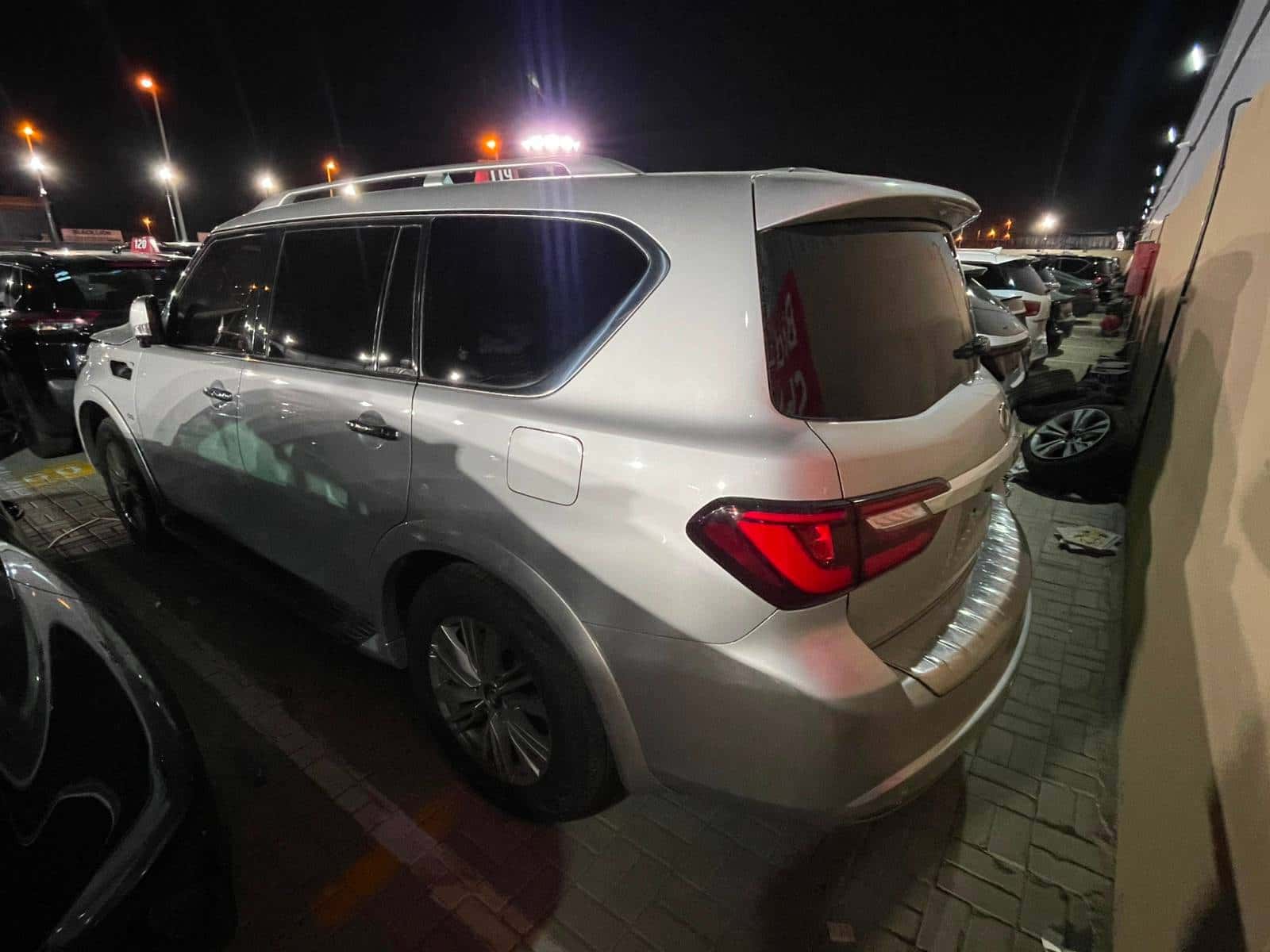 INFINITI QX80 2018 thumbnail 1