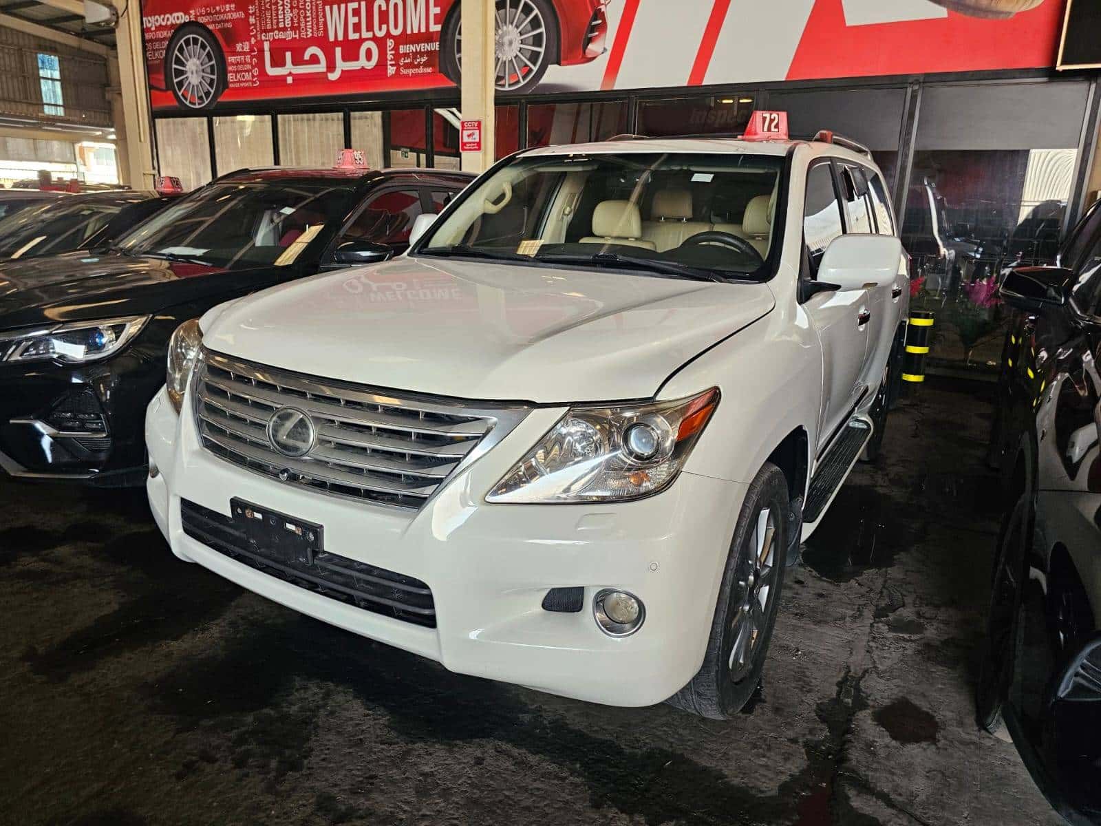 Lexus LX 570 2011 thumbnail 3