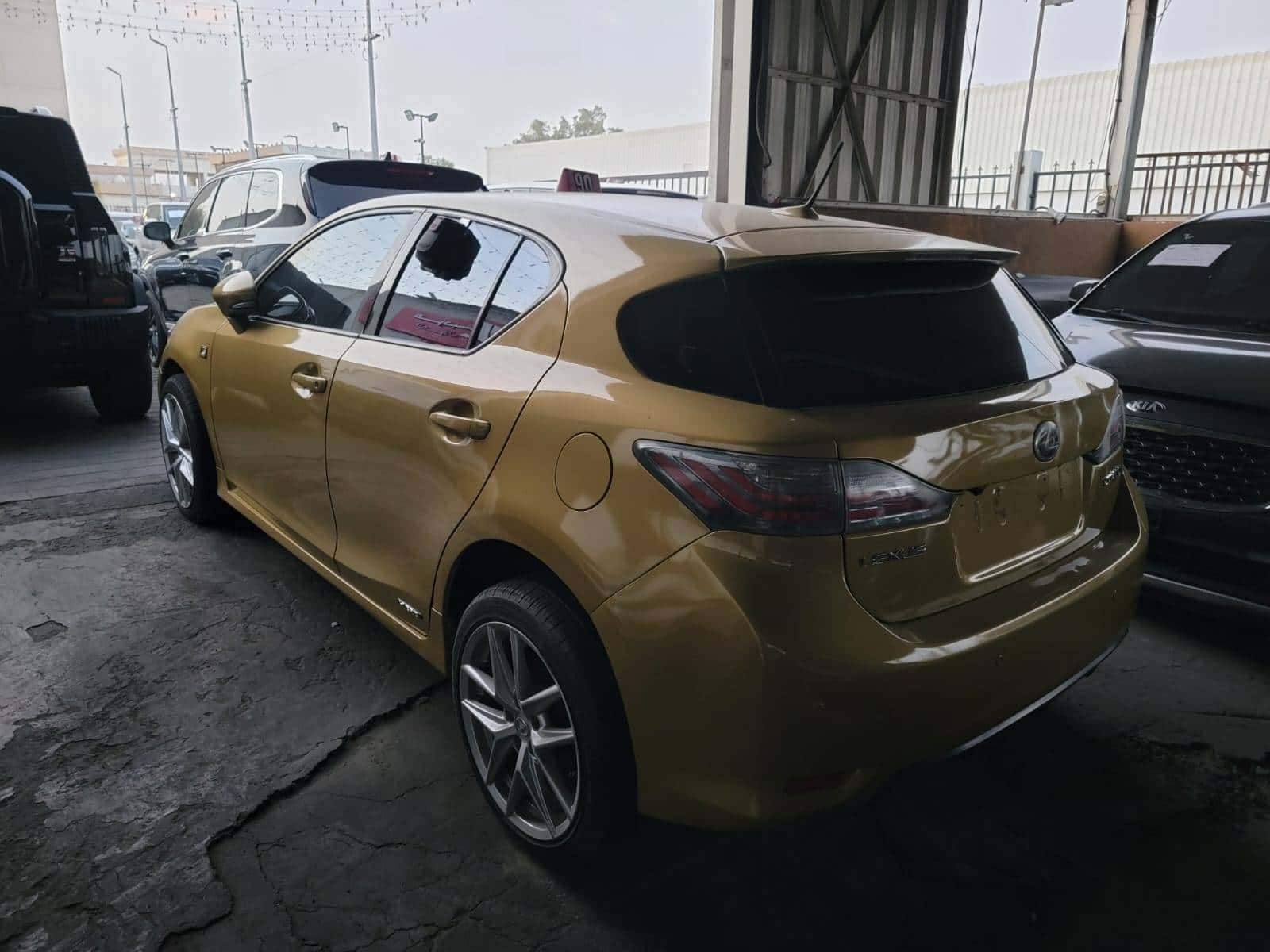 Lexus CT 200H 2011 thumbnail 3