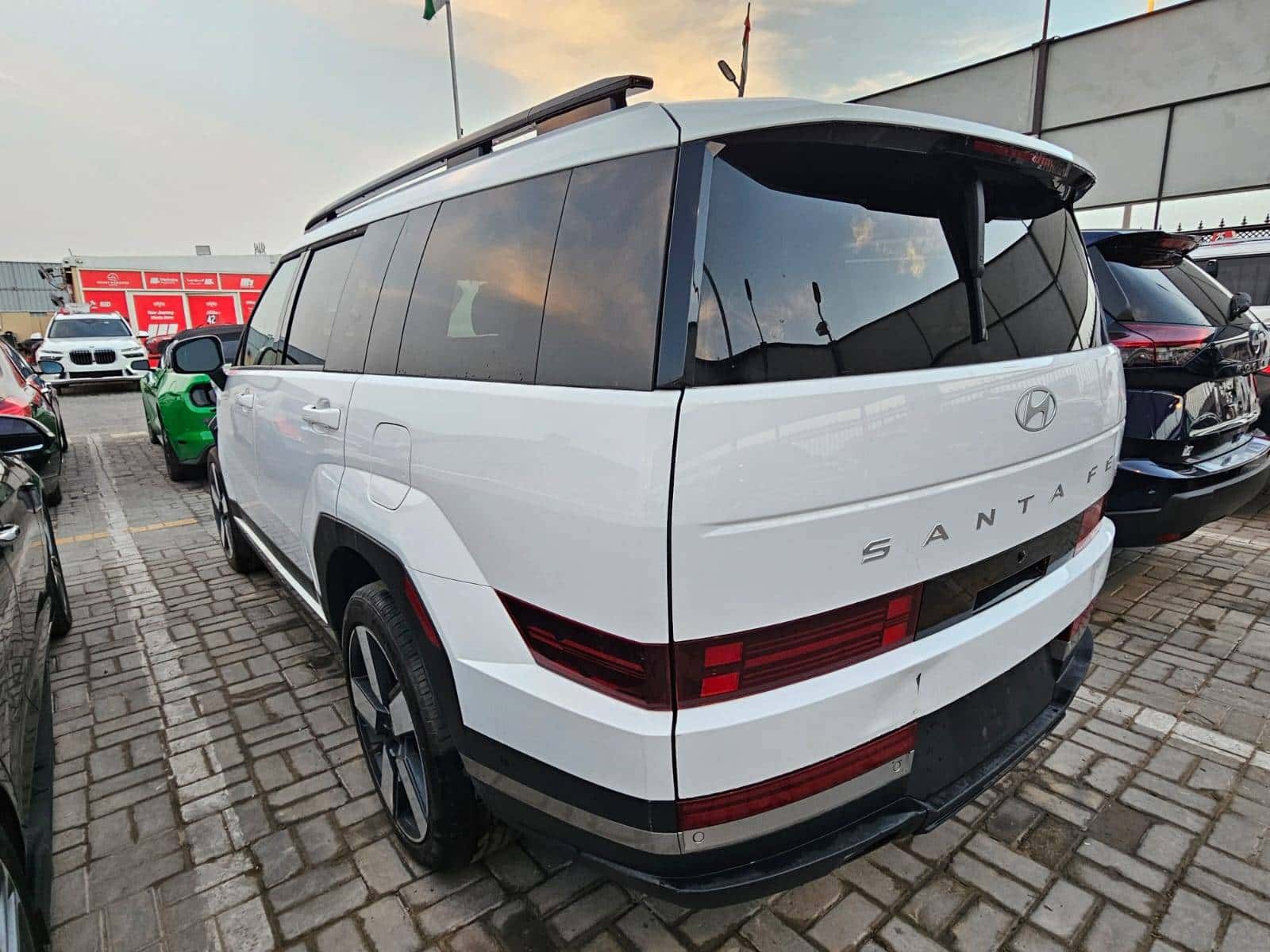 Hyundai SANTA FE LIMITED 2024 thumbnail 4